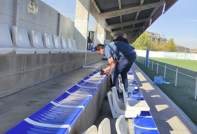 Alcarràs canvia tots els seients del camp municipal de futbol