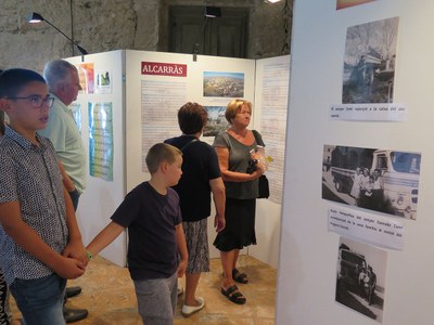 Alcarràs reuneix en una exposició la història del seu transport des dels anys 50 als 80