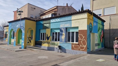 Alcarràs ultima un mural sobre el potencial de la bioeconomia a l'edifici de les Escoles Velles, futura seu del BioHubLab