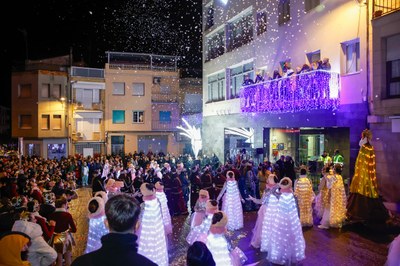 Alcarràs venç la pluja i celebra una Cavalcada de Reis multitudinària i participativa