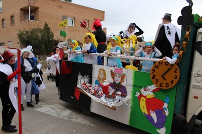 Prop d’un miler de persones participen a la Gran Rua de Carnestoltes d’Alcarràs