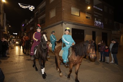 Rècord de participació a la Cavalcada de Reis d’Alcarràs, amb més de 200 persones desfilant