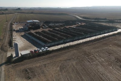 Una planta de tractament de biocompostatge d’Alcarràs recicla totes les restes de la poda dels arbres i jardins del municipi per fer-ne adob